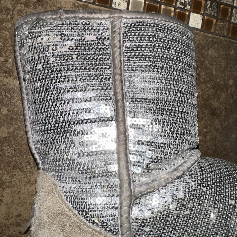 VINTAGE RARE UGG AUSTRALIA SILVER SEQUINS WOMENS SZ 6 - Picture 2 of 8